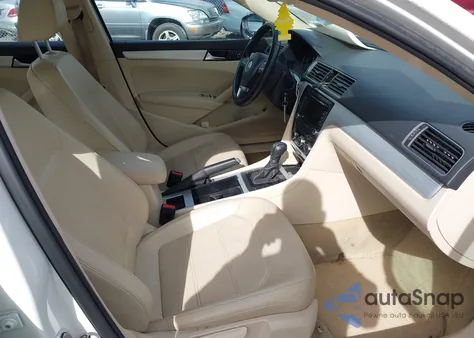 2012 Volkswagen Passat 2.5L Se z USA, uszkodzony, nr VIN 1VWBP7A39CC014761